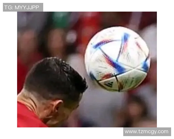 头球技艺卓越的足球明星们盘点与精彩瞬间回顾